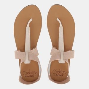 NWT - REEF CUSHION MOON SANDAL